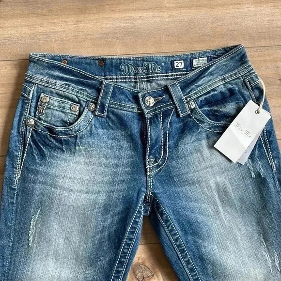 NWT Miss Me Cuffed Capri Jeans Jeweled Sz 27 - Picture 5 of 9